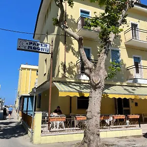 Paper Moon Hotel